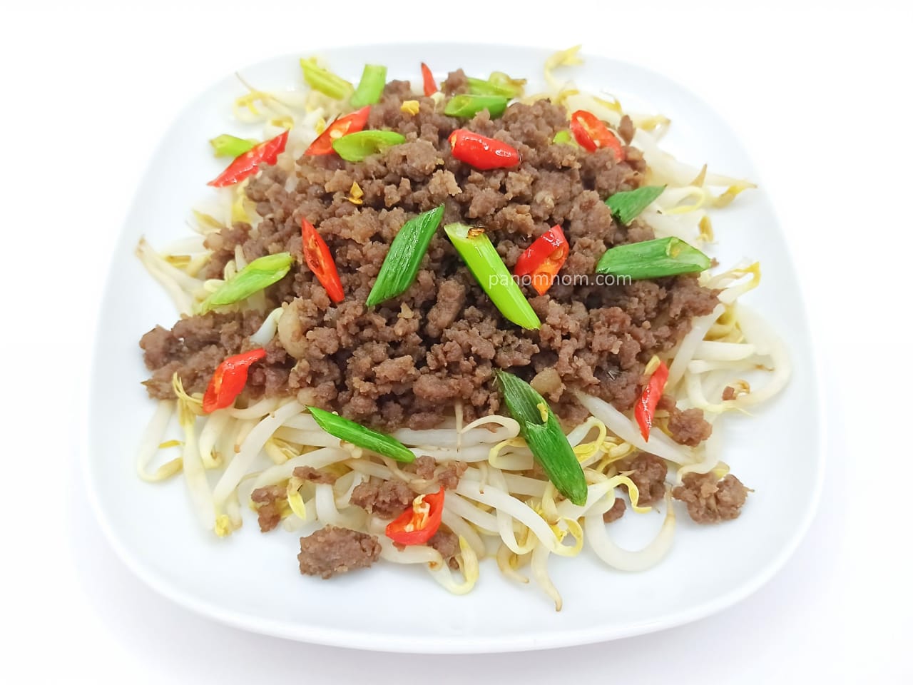 Recipe of Sauteed Beef with Bean Sprouts | Panomnom